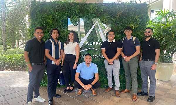ALPFA members posing