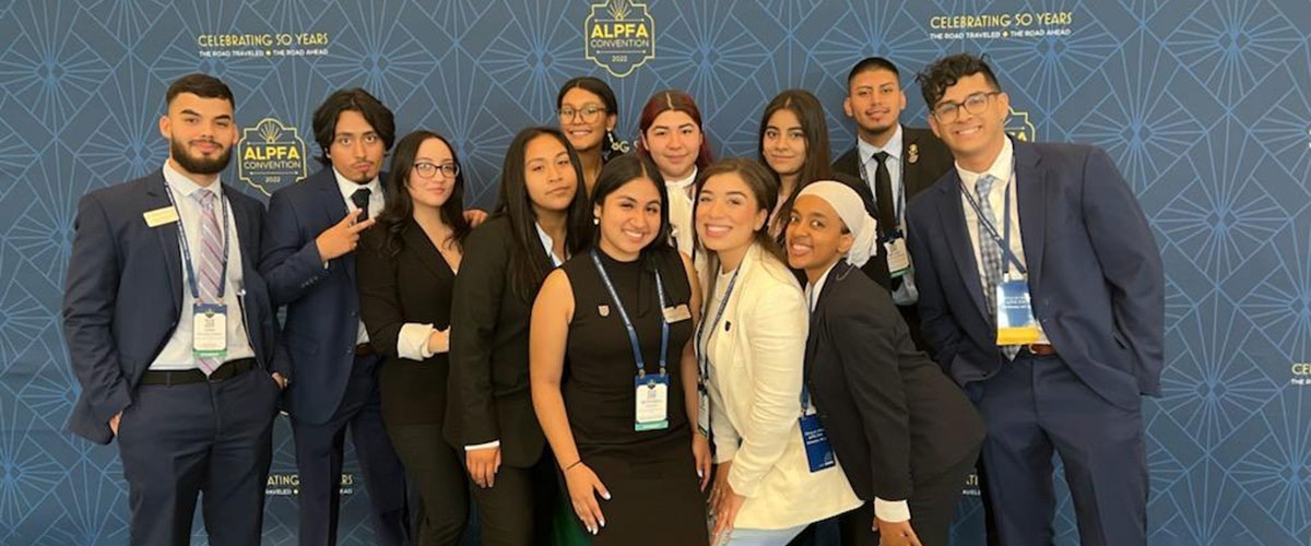 Students of ALPFA at ALPFA 2022 convention 